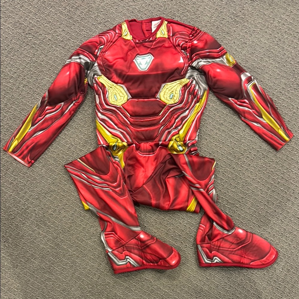 Iron man costume - size 7/8